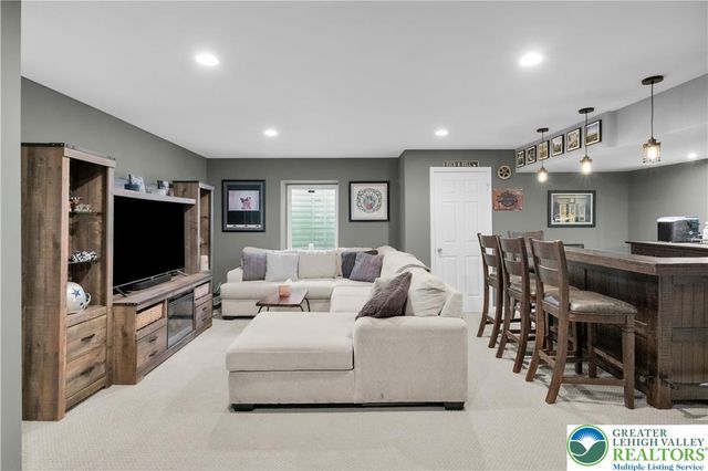 1092 King Way, Upper Macungie Twp, PA 18031