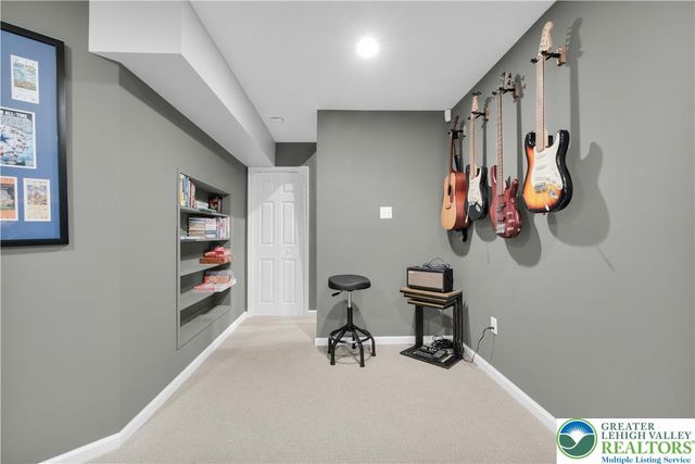 1092 King Way, Upper Macungie Twp, PA 18031