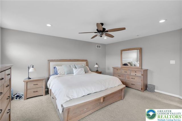 1092 King Way, Upper Macungie Twp, PA 18031