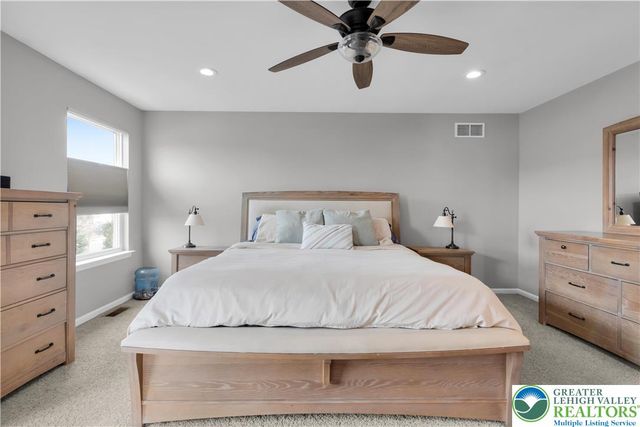 1092 King Way, Upper Macungie Twp, PA 18031