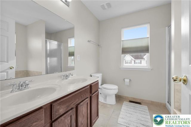 1092 King Way, Upper Macungie Twp, PA 18031