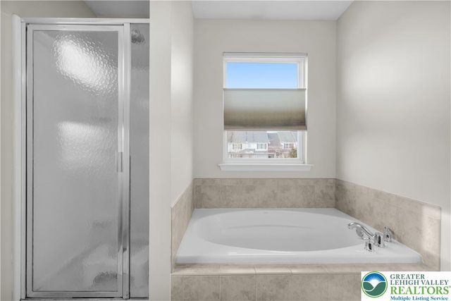 1092 King Way, Upper Macungie Twp, PA 18031