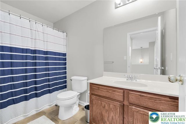 1092 King Way, Upper Macungie Twp, PA 18031