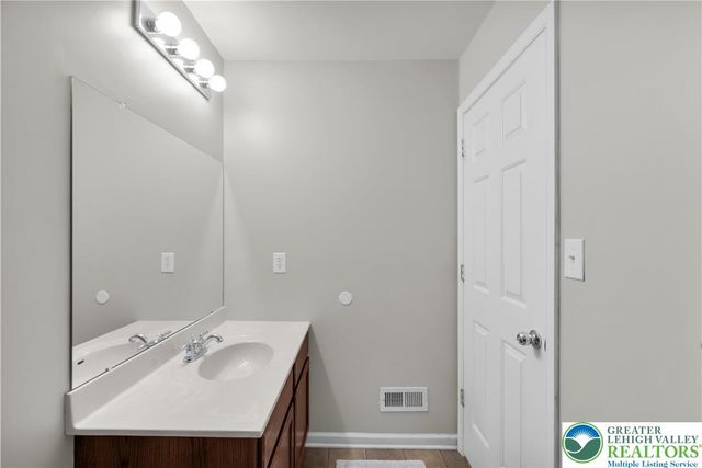 1092 King Way, Upper Macungie Twp, PA 18031