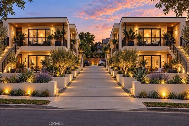 2221 Elsinore, Los Angeles, CA 90026