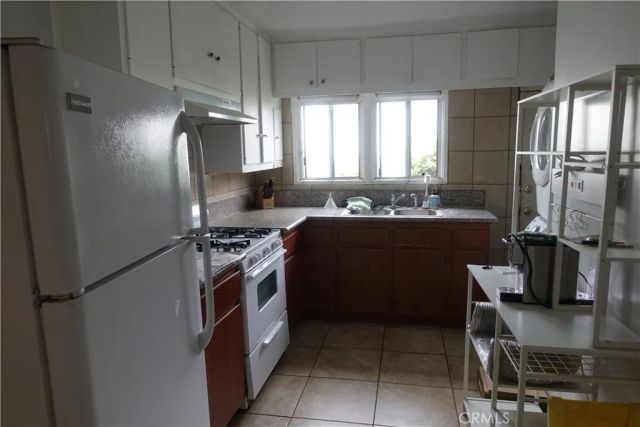 2221 Elsinore, Los Angeles, CA 90026