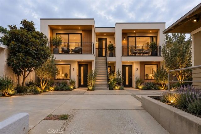 2221 Elsinore, Los Angeles, CA 90026