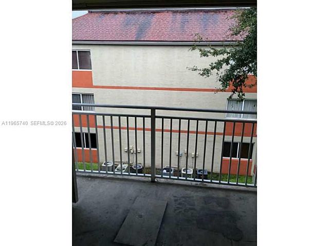 18850 NW 57th Ave 308, Hialeah, FL 33015