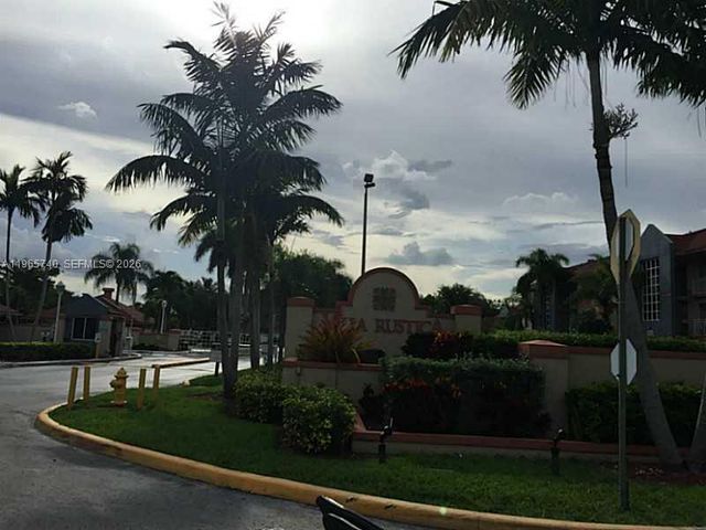 18850 NW 57th Ave 308, Hialeah, FL 33015