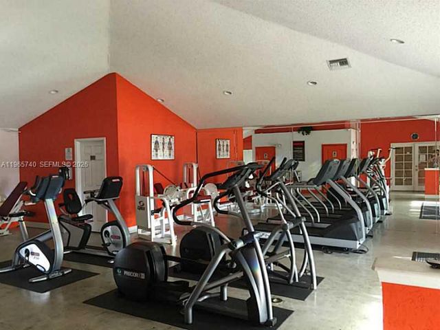 18850 NW 57th Ave 308, Hialeah, FL 33015