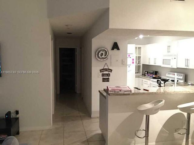 18850 NW 57th Ave 308, Hialeah, FL 33015