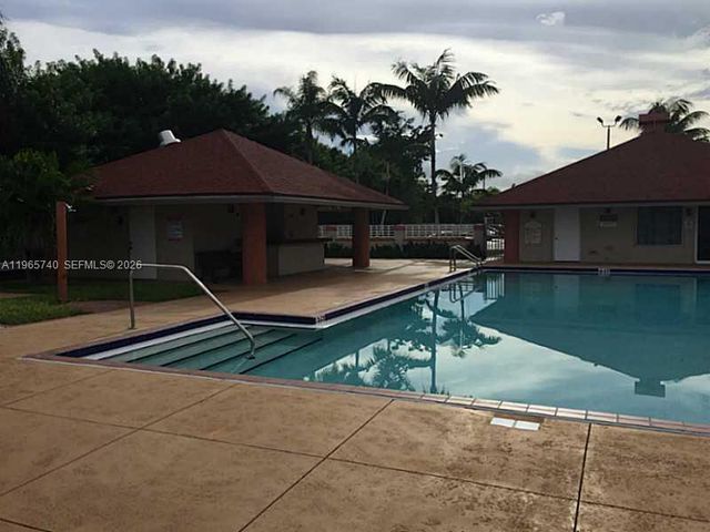 18850 NW 57th Ave 308, Hialeah, FL 33015