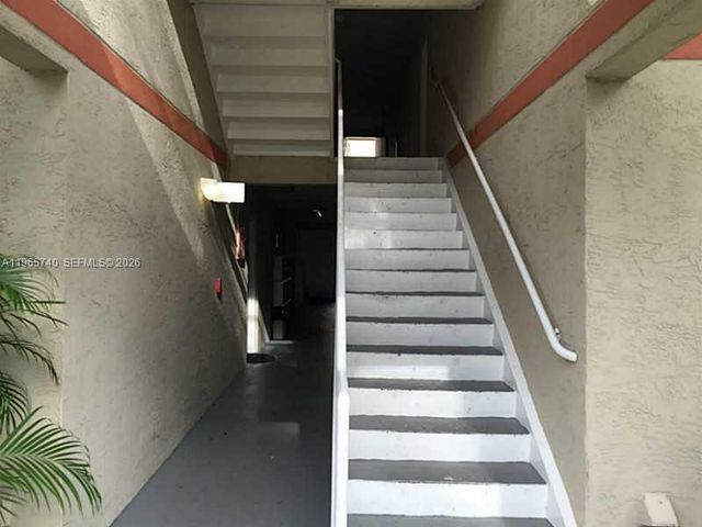 18850 NW 57th Ave 308, Hialeah, FL 33015