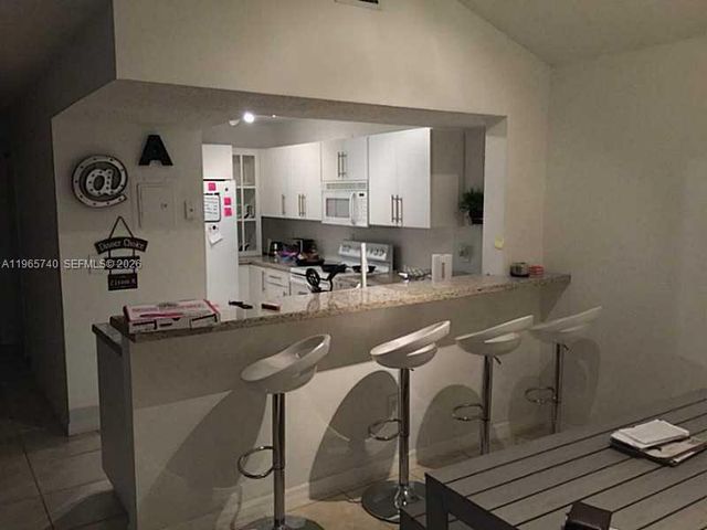 18850 NW 57th Ave 308, Hialeah, FL 33015