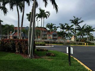 18850 NW 57th Ave 308, Hialeah, FL 33015