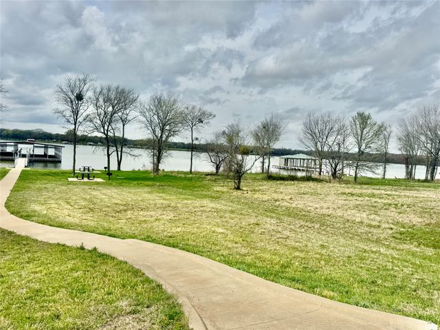 723 Vintage Shores Drive, East Tawakoni, TX 75472