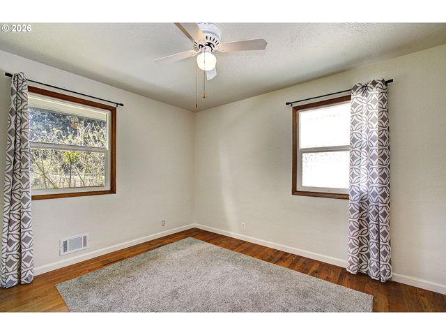 964 G St, Washougal, WA 98671