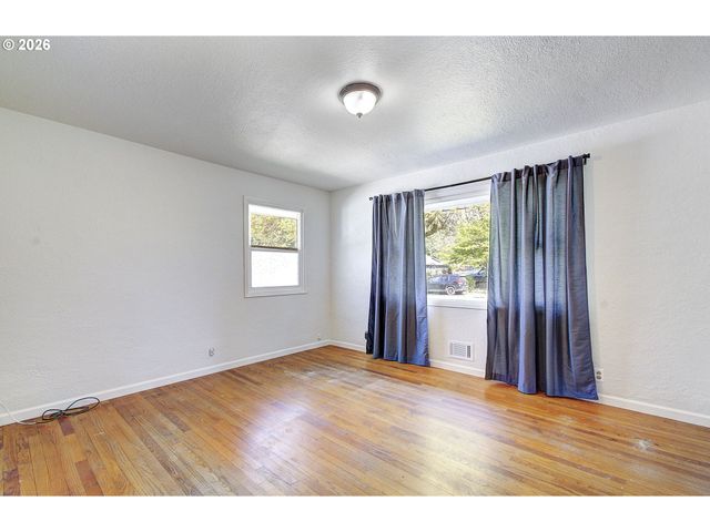 964 G St, Washougal, WA 98671