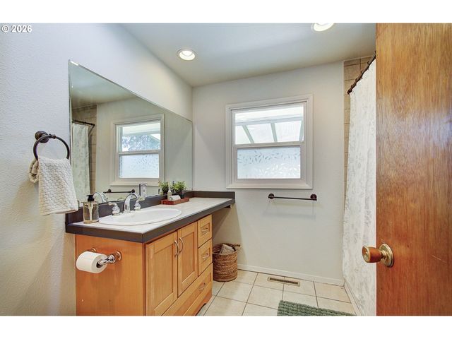 964 G St, Washougal, WA 98671