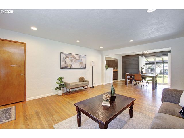 964 G St, Washougal, WA 98671