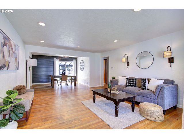 964 G St, Washougal, WA 98671