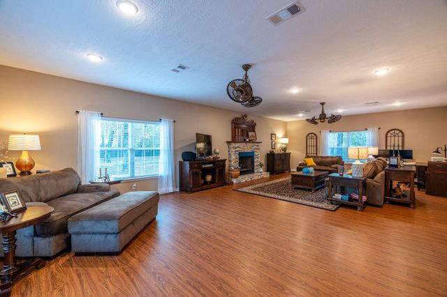 203 Lariat Lane, Livingston, TX 77351