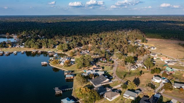 203 Lariat Lane, Livingston, TX 77351