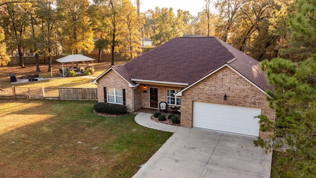 203 Lariat Lane, Livingston, TX 77351