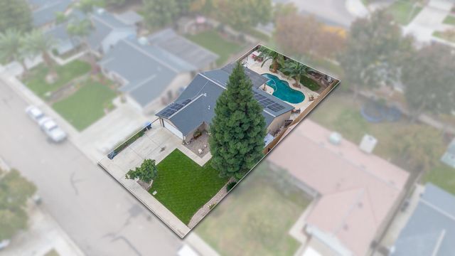 915 S Laguna Street, Visalia, CA 93292