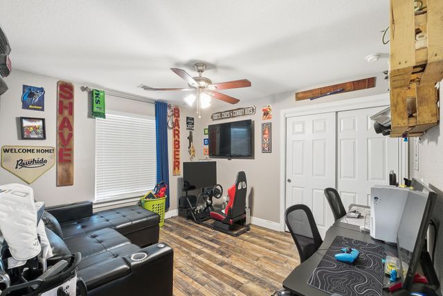 915 S Laguna Street, Visalia, CA 93292