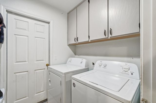 915 S Laguna Street, Visalia, CA 93292