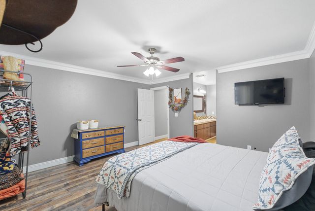 915 S Laguna Street, Visalia, CA 93292