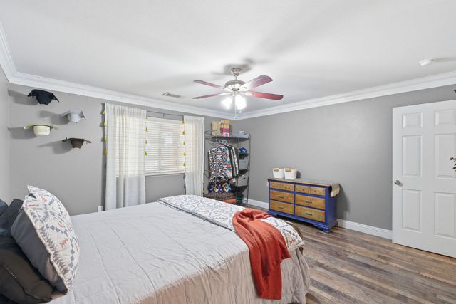 915 S Laguna Street, Visalia, CA 93292