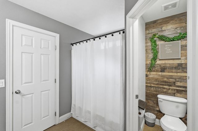 915 S Laguna Street, Visalia, CA 93292