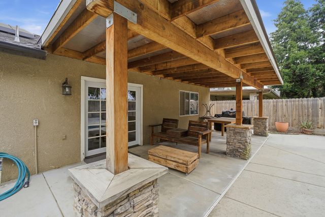 915 S Laguna Street, Visalia, CA 93292