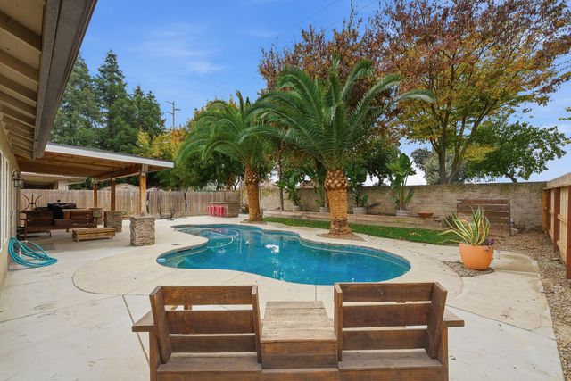 915 S Laguna Street, Visalia, CA 93292