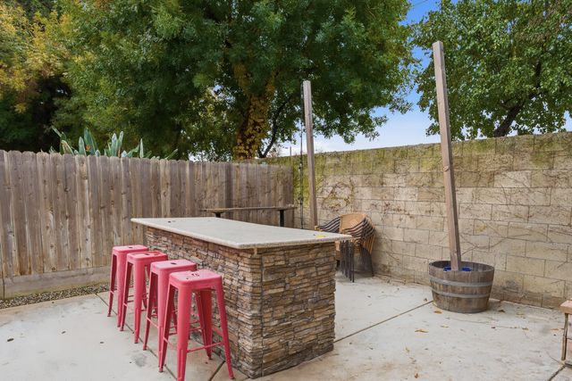 915 S Laguna Street, Visalia, CA 93292