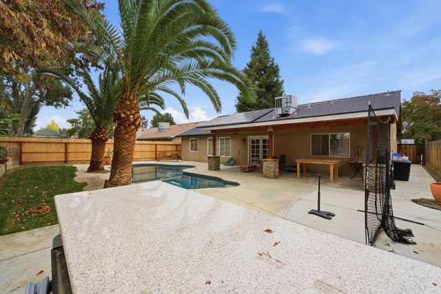 915 S Laguna Street, Visalia, CA 93292