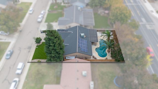 915 S Laguna Street, Visalia, CA 93292