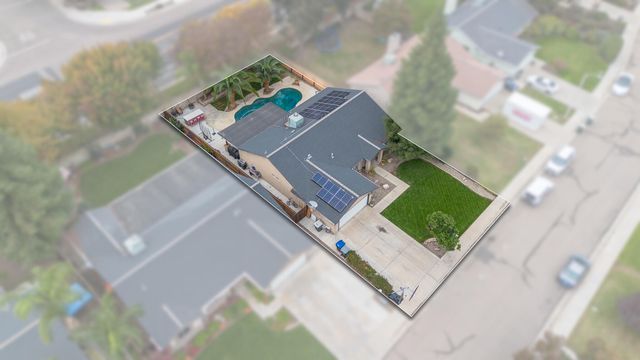 915 S Laguna Street, Visalia, CA 93292