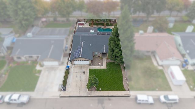 915 S Laguna Street, Visalia, CA 93292