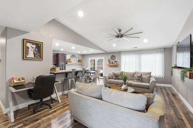 915 S Laguna Street, Visalia, CA 93292