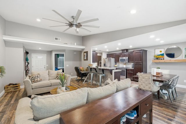 915 S Laguna Street, Visalia, CA 93292