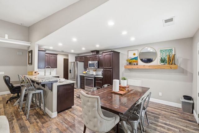 915 S Laguna Street, Visalia, CA 93292