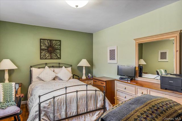 15-28 160th Street 6-29, Whitestone, NY 11357