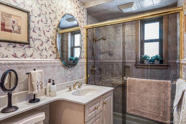 15-28 160th Street 6-29, Whitestone, NY 11357