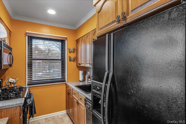 15-28 160th Street 6-29, Whitestone, NY 11357