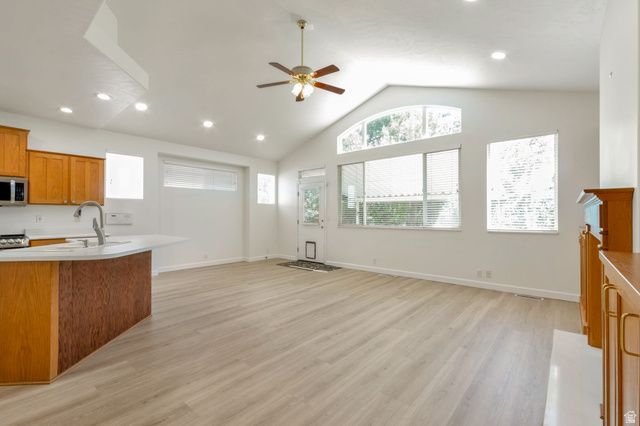 542 E LAND RUSH DR, Midvale, UT 84047