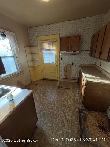 822 S 42nd St, Louisville, KY 40211