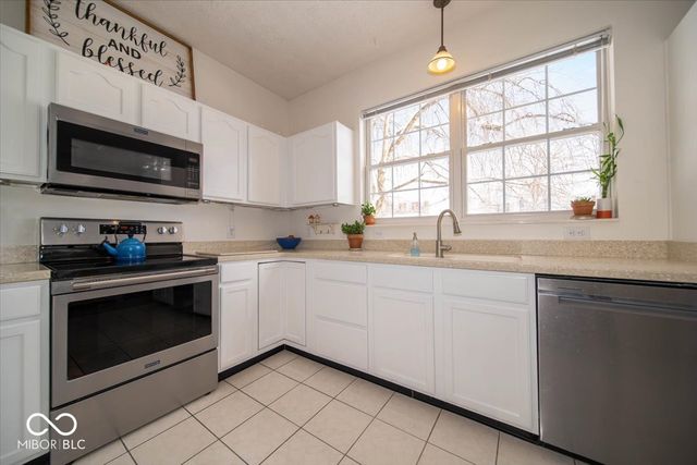 17987 Kinder Oak Drive, Noblesville, IN 46062